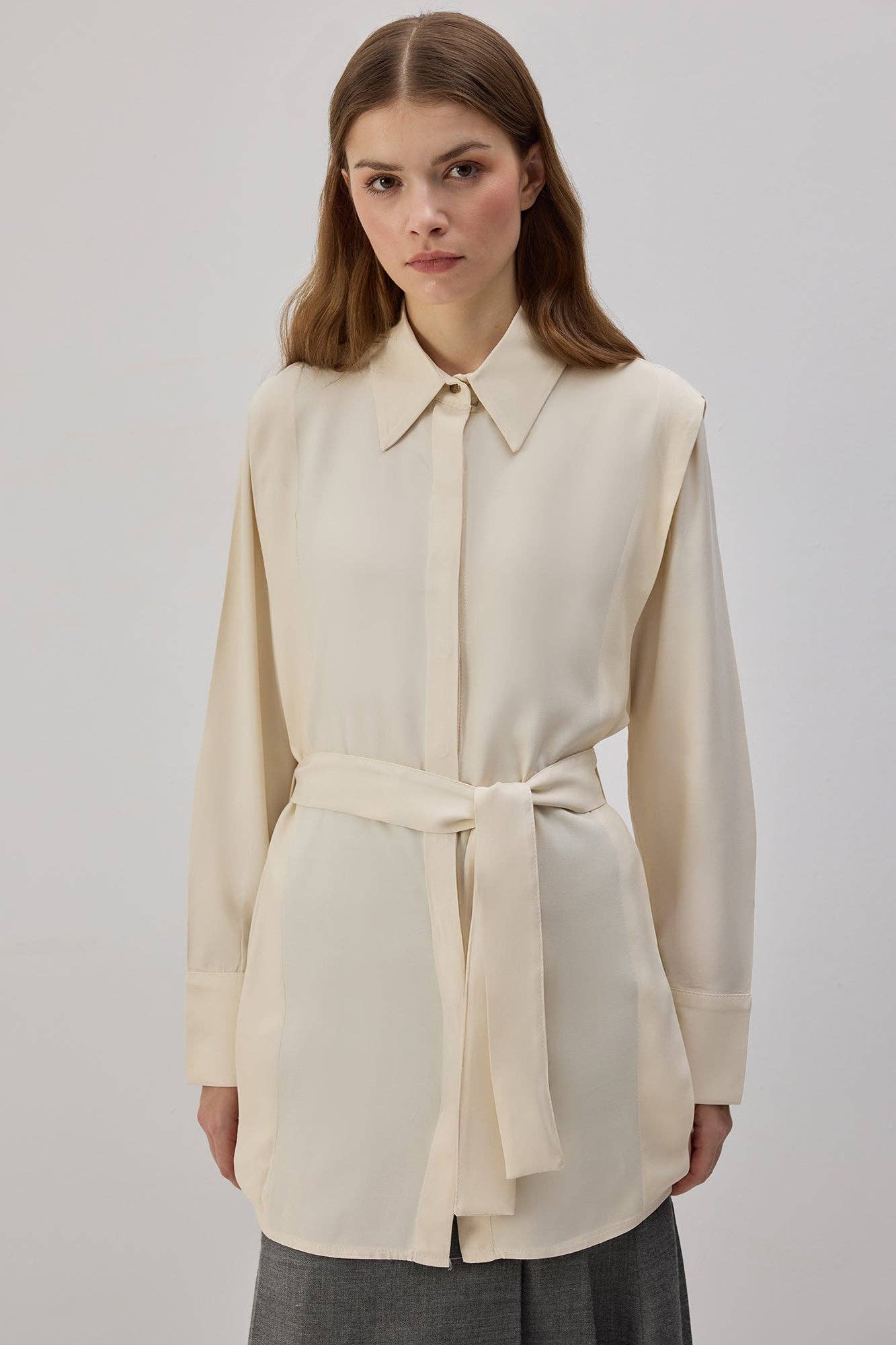 Camicia in raso con cintura