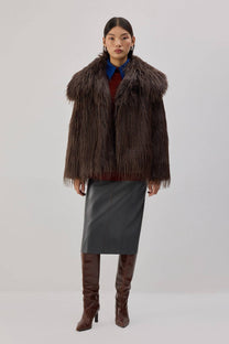 Cappotto corto in pelliccia sintetica