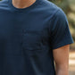 T-shirt sostenibile con taschino in cotone riciclato
