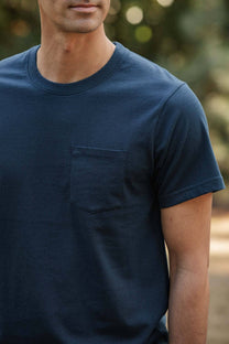 T-shirt sostenibile con taschino in cotone riciclato