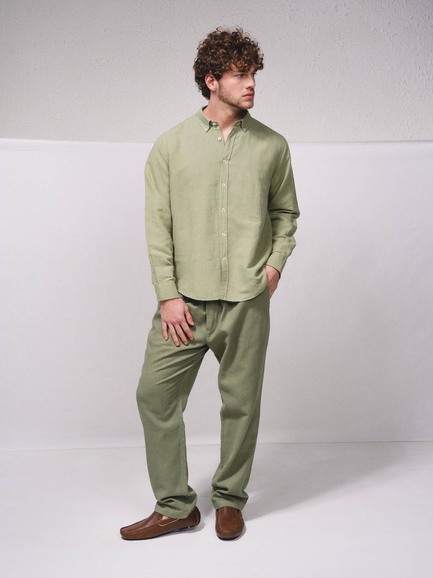 Pantaloni in lino misto cotone con vita elasticizzata