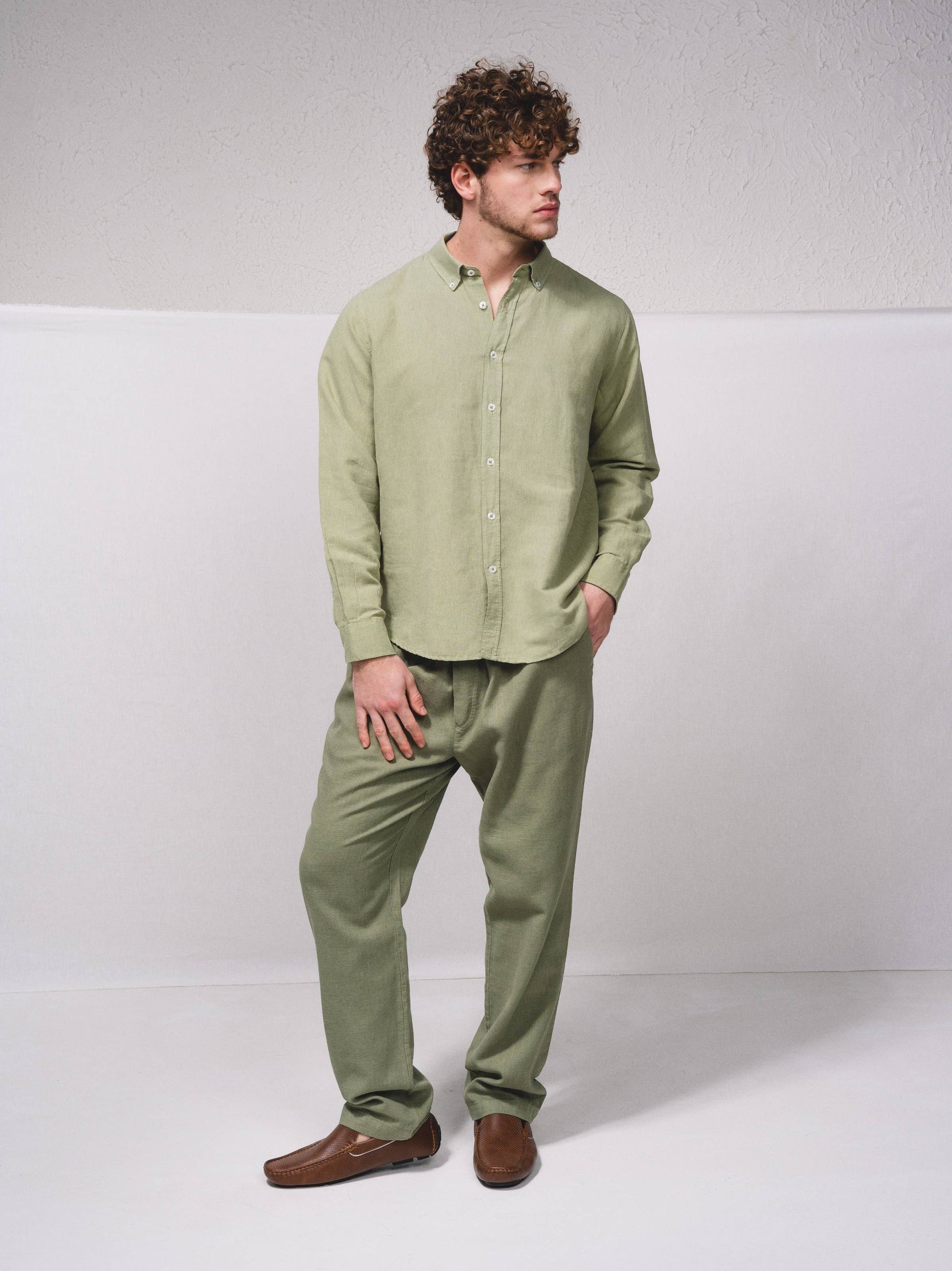 Pantaloni in lino misto cotone con vita elasticizzata