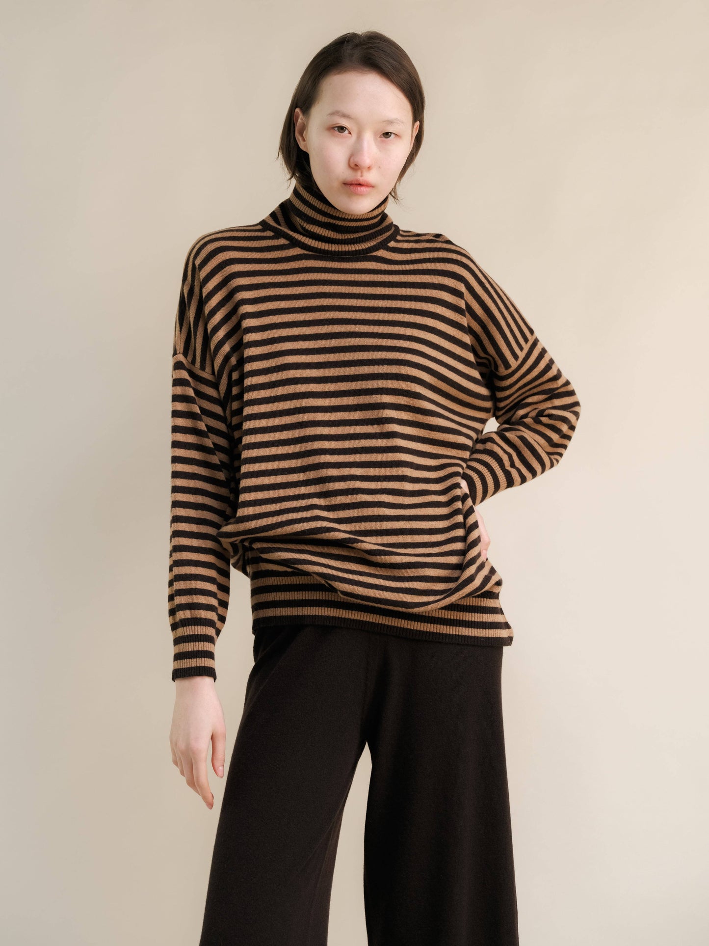 Maglione dolcevita a righe oversize in misto cashmere