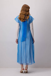 Abito lungo in maglia con sovrapposizione in organza trasparente blu