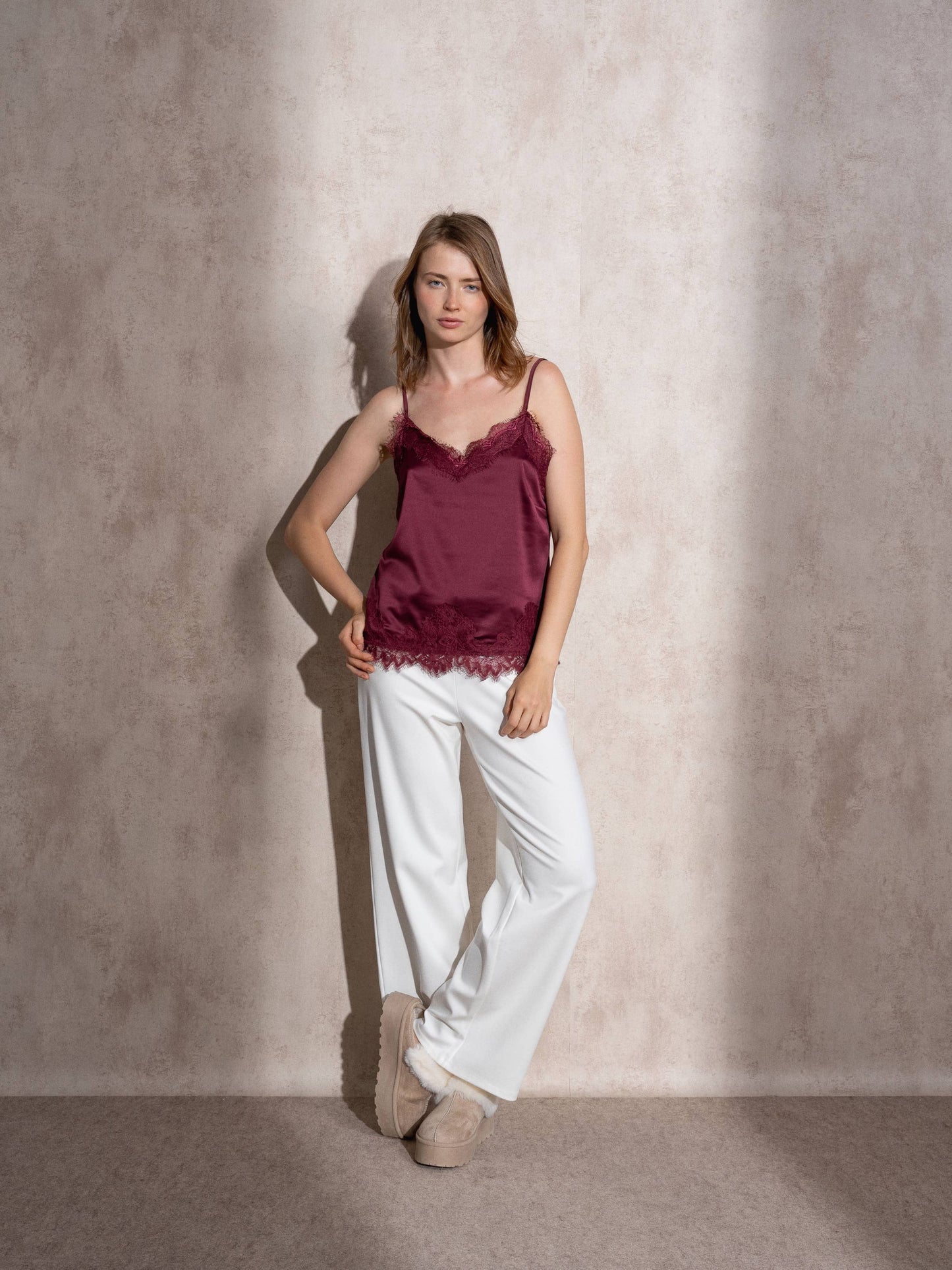 Top in raso con pizzo