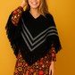 Poncho nero con scollo a V e frange