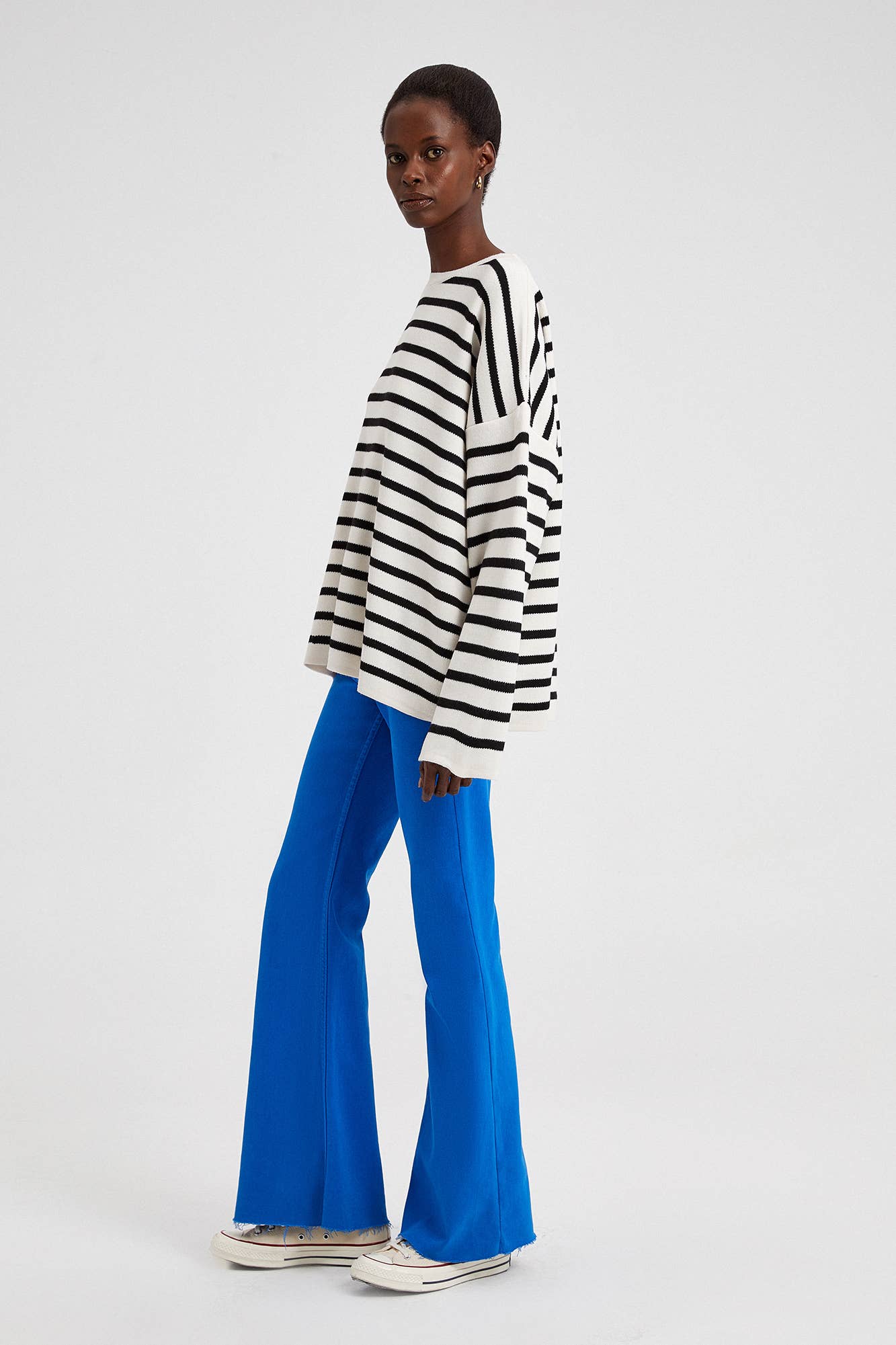 Maglione oversize a righe bianche e nere