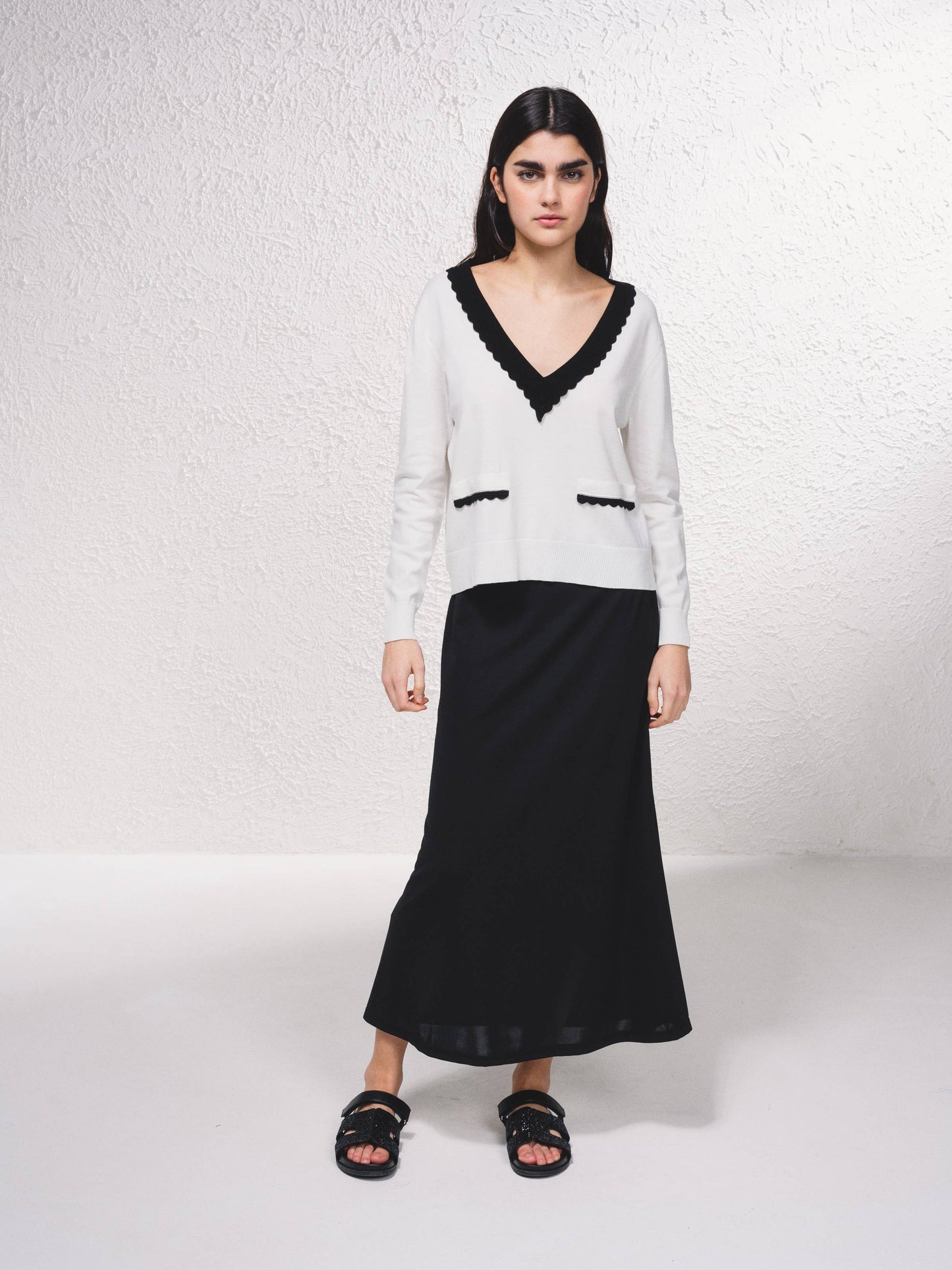 Maglione a maglia fine con scollo a V e tasche