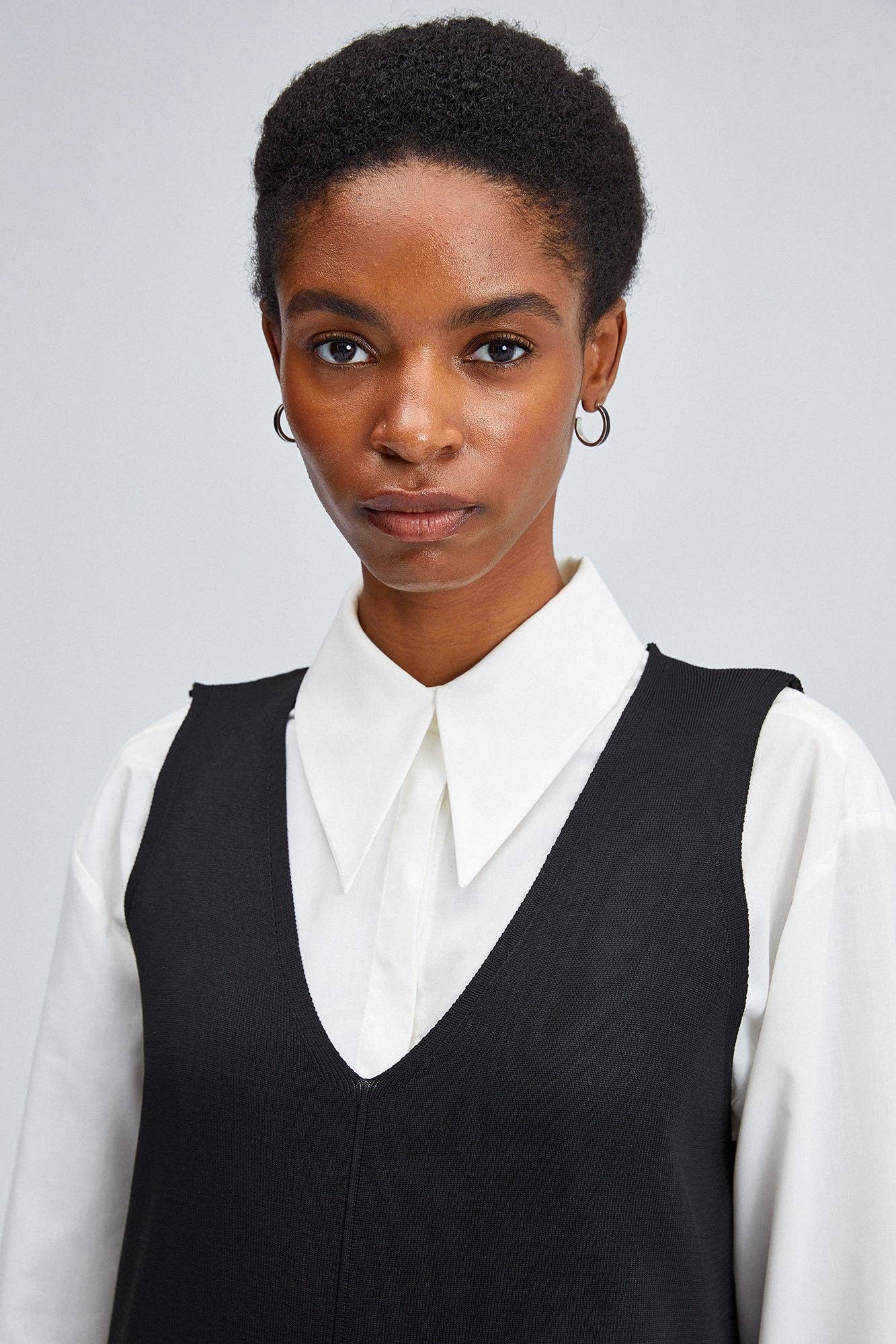 Gilet a maglia lungo nero con scollo a V