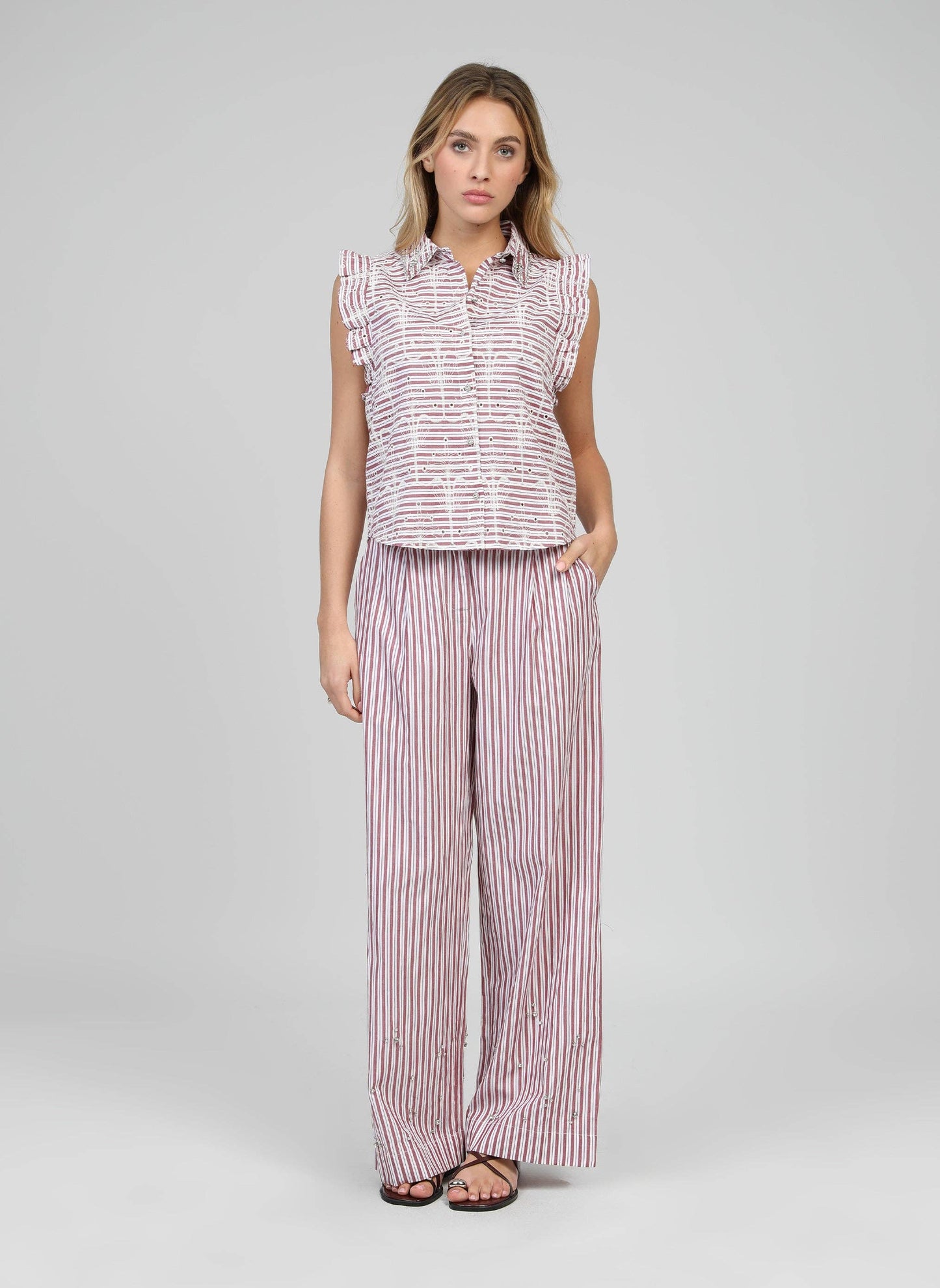 Camicia rossa Senaly a righe con dettagli gioiello