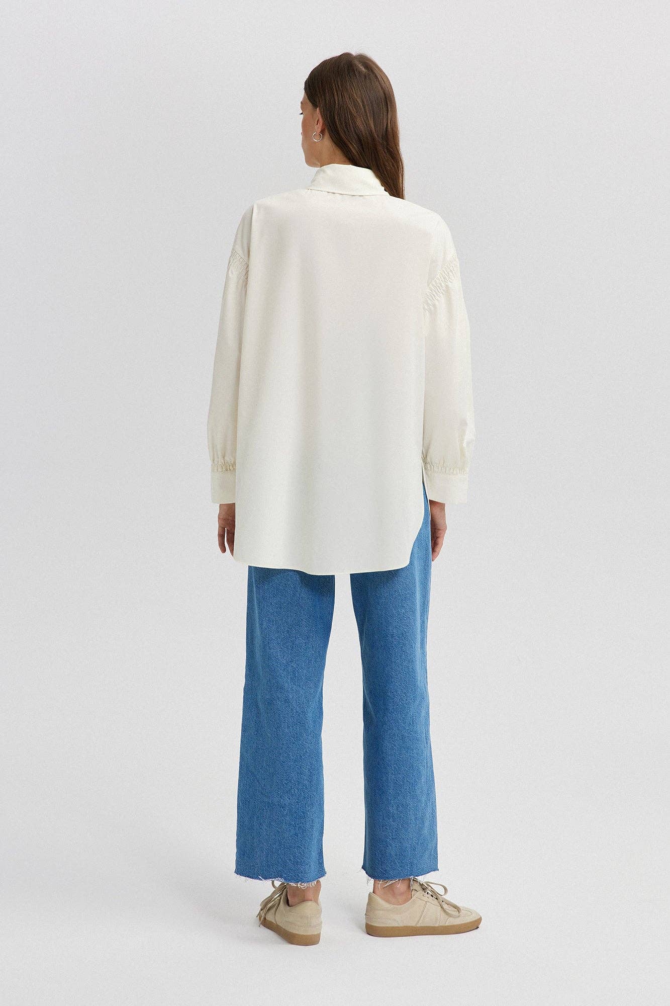 Camicia oversize beige con dettaglio manica
