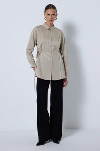 Camicia in raso con lacci laterali