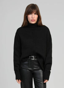 Maglione dolcevita nero morbido