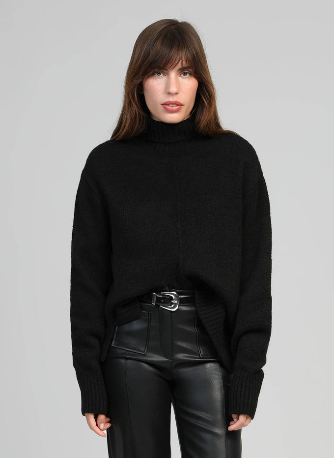 Maglione dolcevita nero morbido
