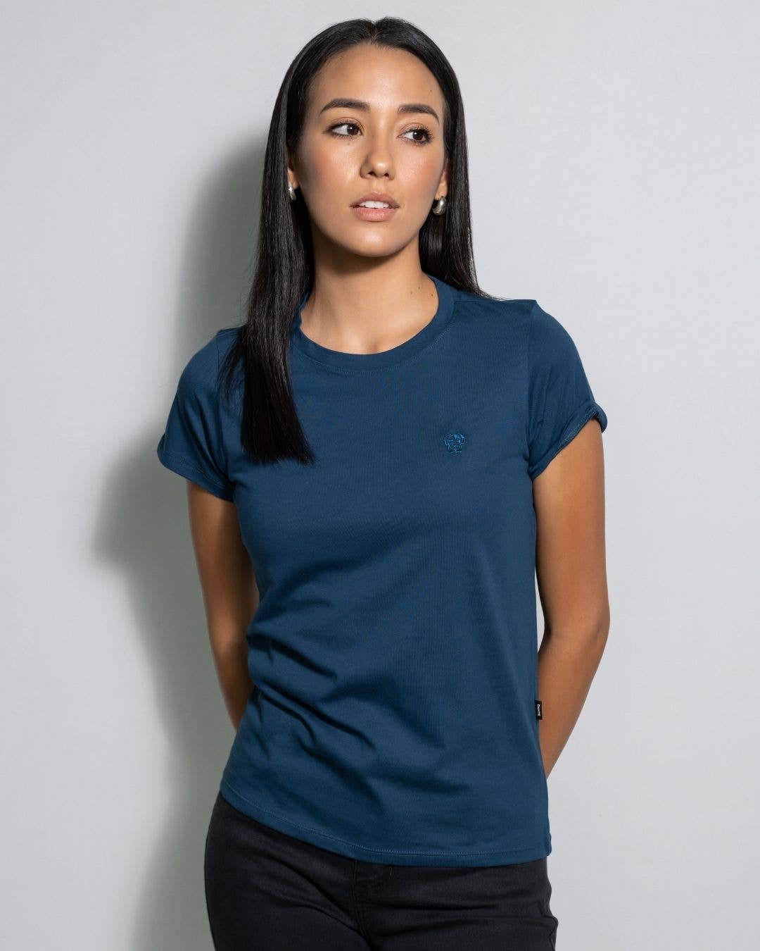 T-shirt donna in cotone antimacchia con logo blu
