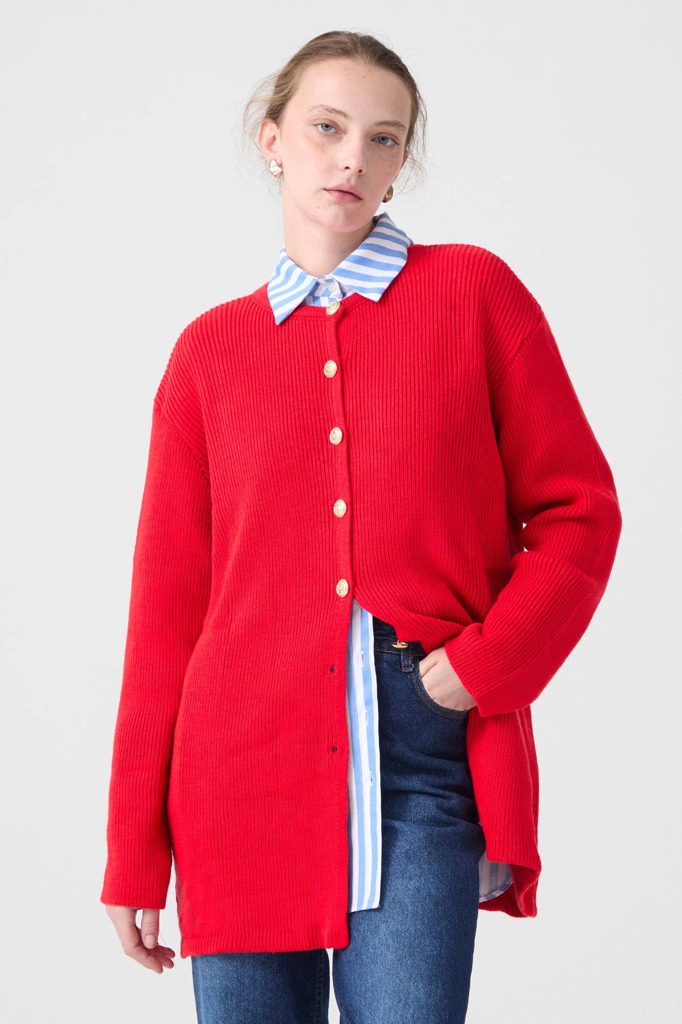 Cardigan lungo a coste con bottoni dorati