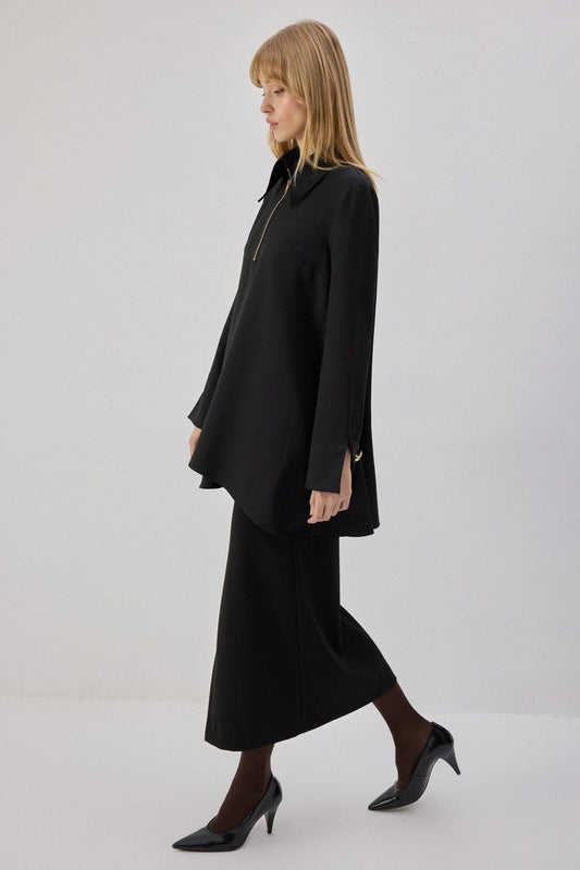 Tunica nera con zip e collo a camicia