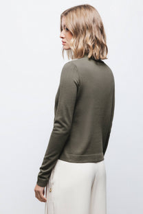 Maglione in maglia rasata con scollo a V e fiocco