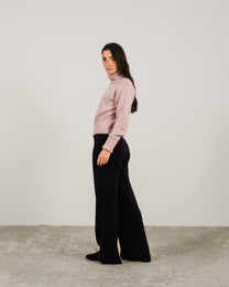 Maglione dolcevita corto in misto cashmere con polsini risvoltati