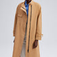 Trench lungo beige con maxi tasche