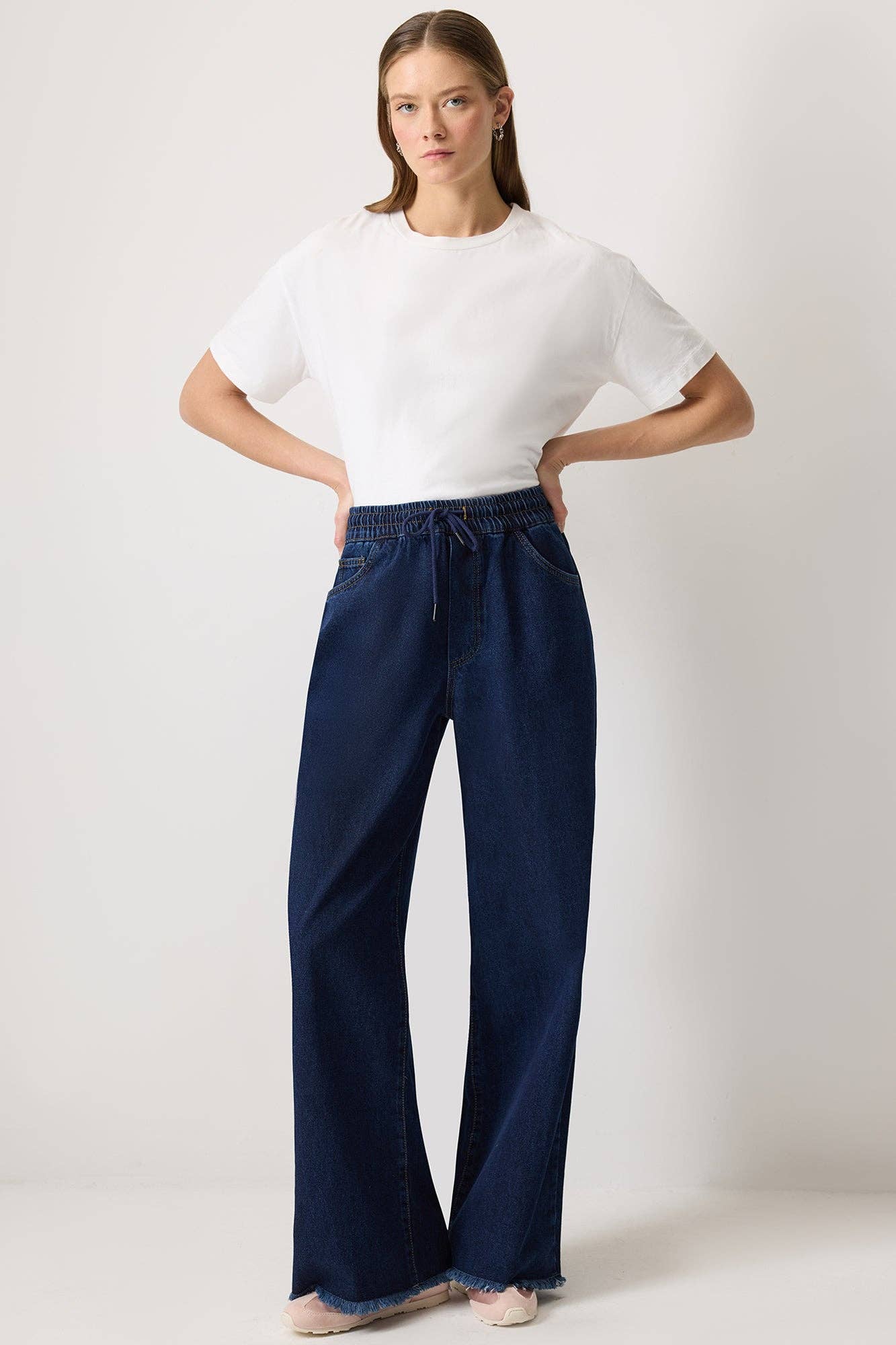 Pantaloni denim wide leg con vita elasticizzata