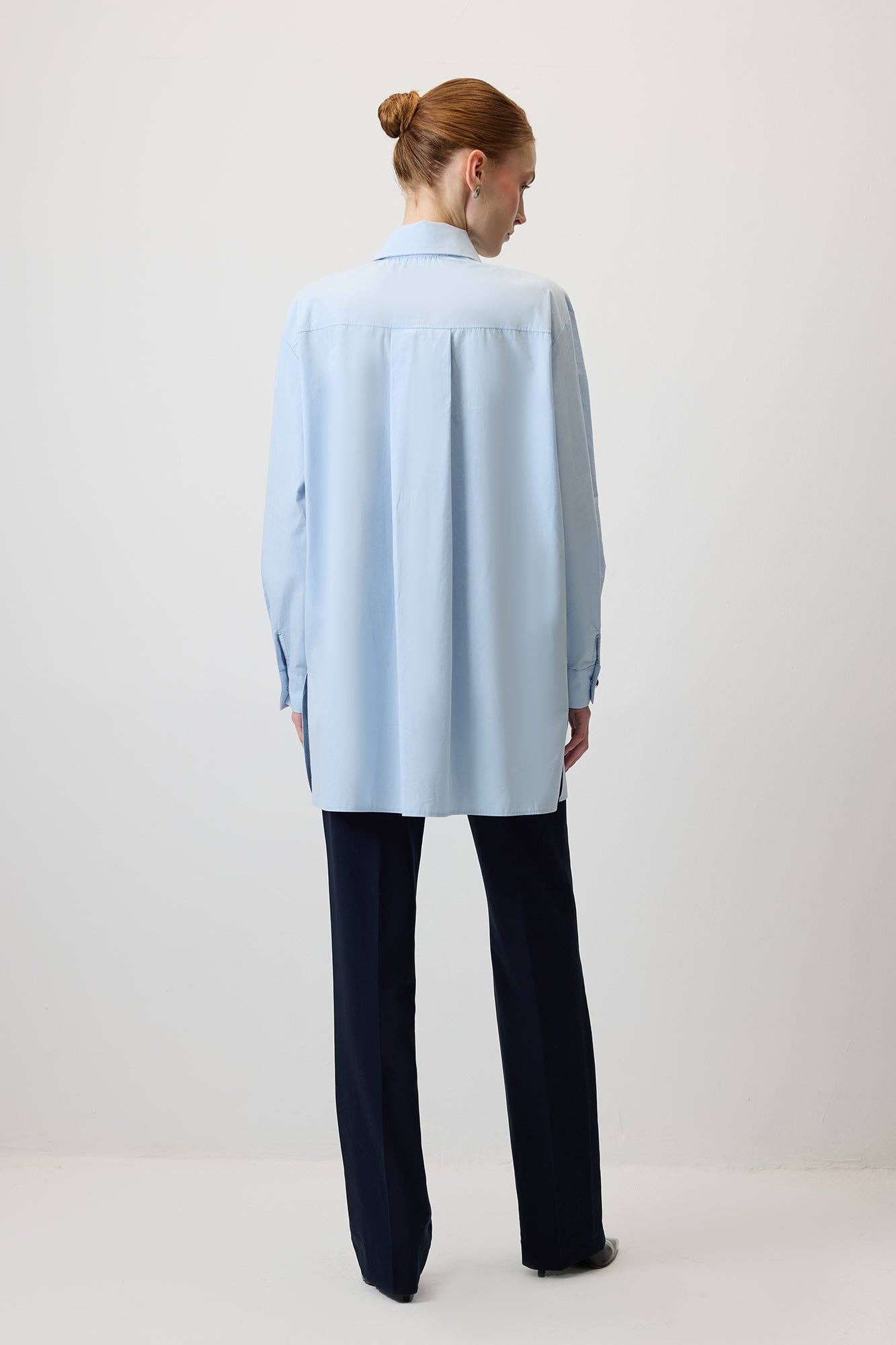 Camicia oversize azzurra con bottoni in metallo