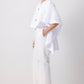 Poncho in cupro bianco con bottoni dorati