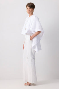 Poncho in cupro bianco con bottoni dorati