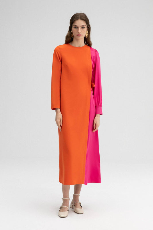 Abito lungo color block con fiocco laterale