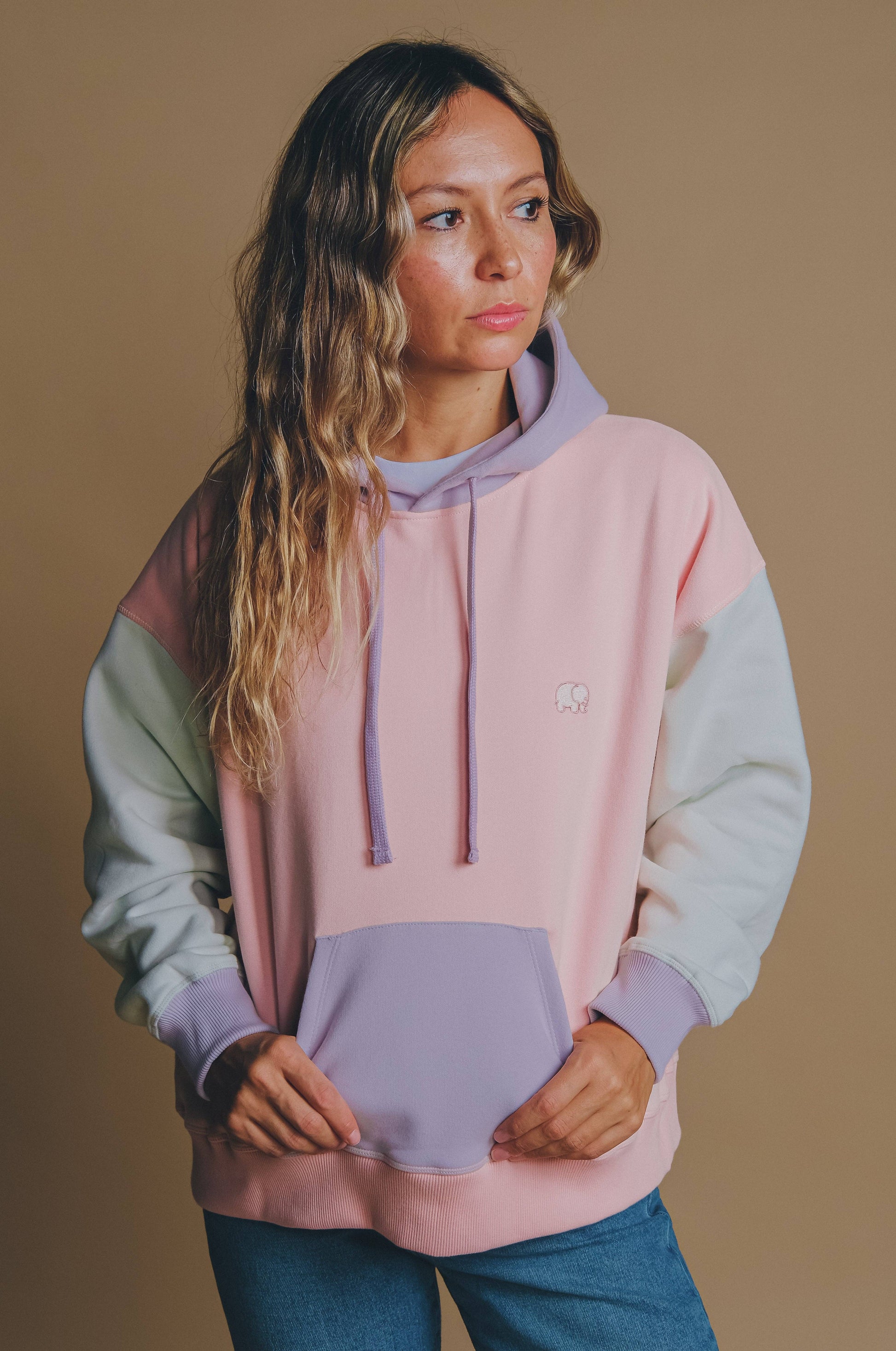 Felpa oversize donna color block rosa con cappuccio