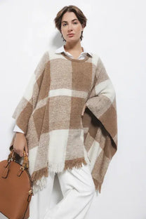 Poncho a quadri con frange
