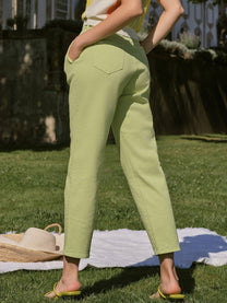 Pantaloni con pinces in cotone stretch a vita alta
