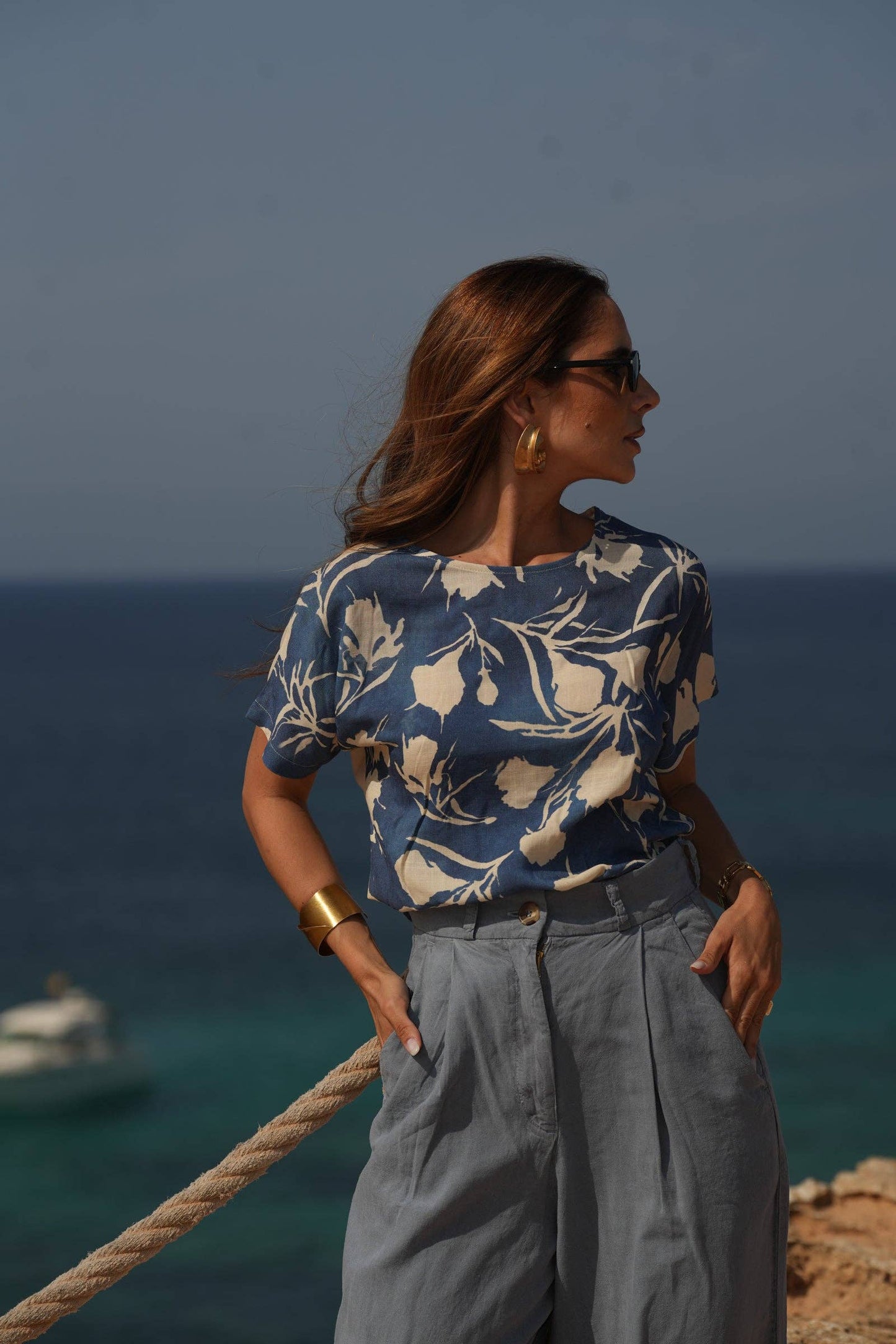 T-shirt in viscosa con stampa floreale