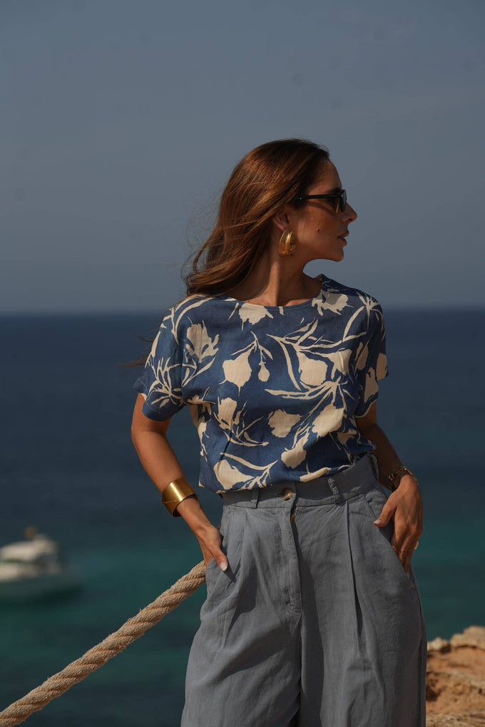 T-shirt in viscosa con stampa floreale