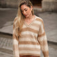 Maglione a righe con scollo a V