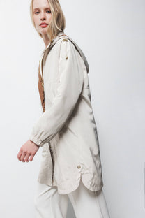 Parka lungo con cappuccio e tasche