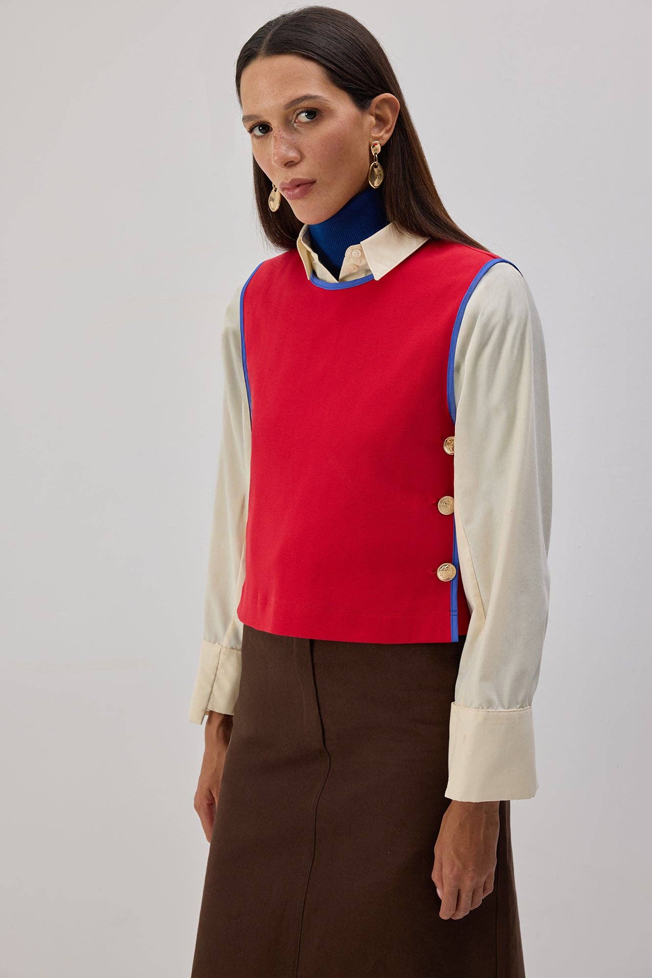 Maglione smanicato con profili a contrasto