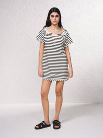 Vestito corto a righe stile t-shirt con schiena scoperta