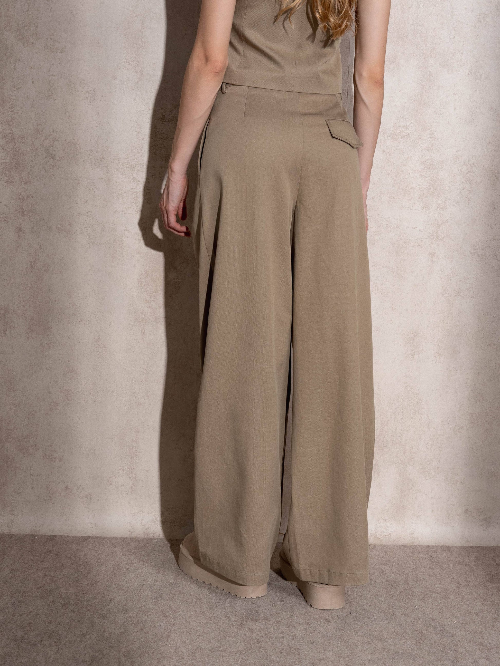 Pantaloni a palazzo con pinces in viscosa e cotone