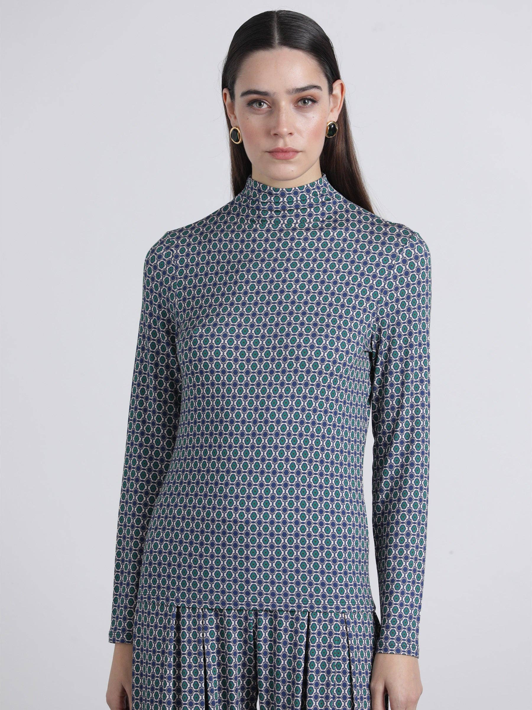 Top a maniche lunghe con collo alto