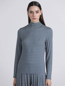 Top a maniche lunghe con collo alto