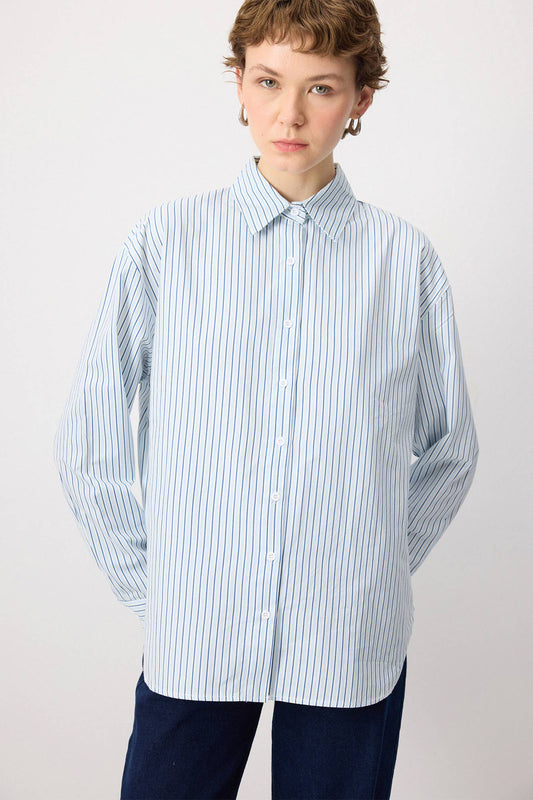 Camicia oversize essenziale a righe in viscosa