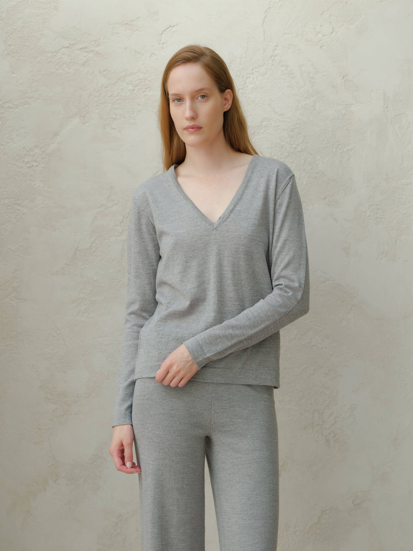 Maglione in lana merino extra fine con scollo a V