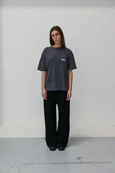 T-shirt cropped nera washed oversize in cotone biologico