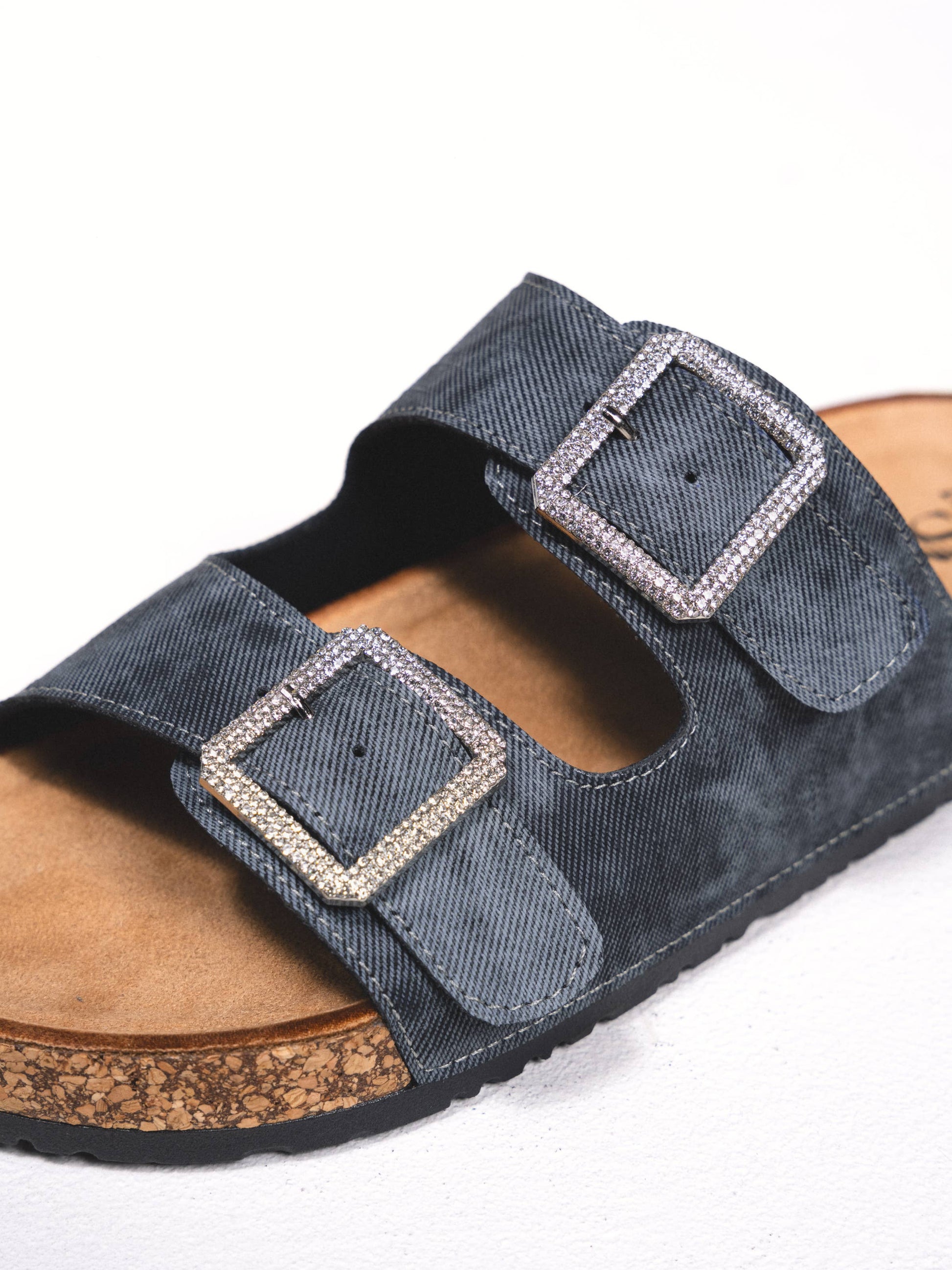 Sandali bassi con fibbie glitterate