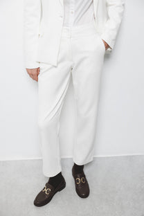 Pantaloni aderenti eleganti con tasche laterali