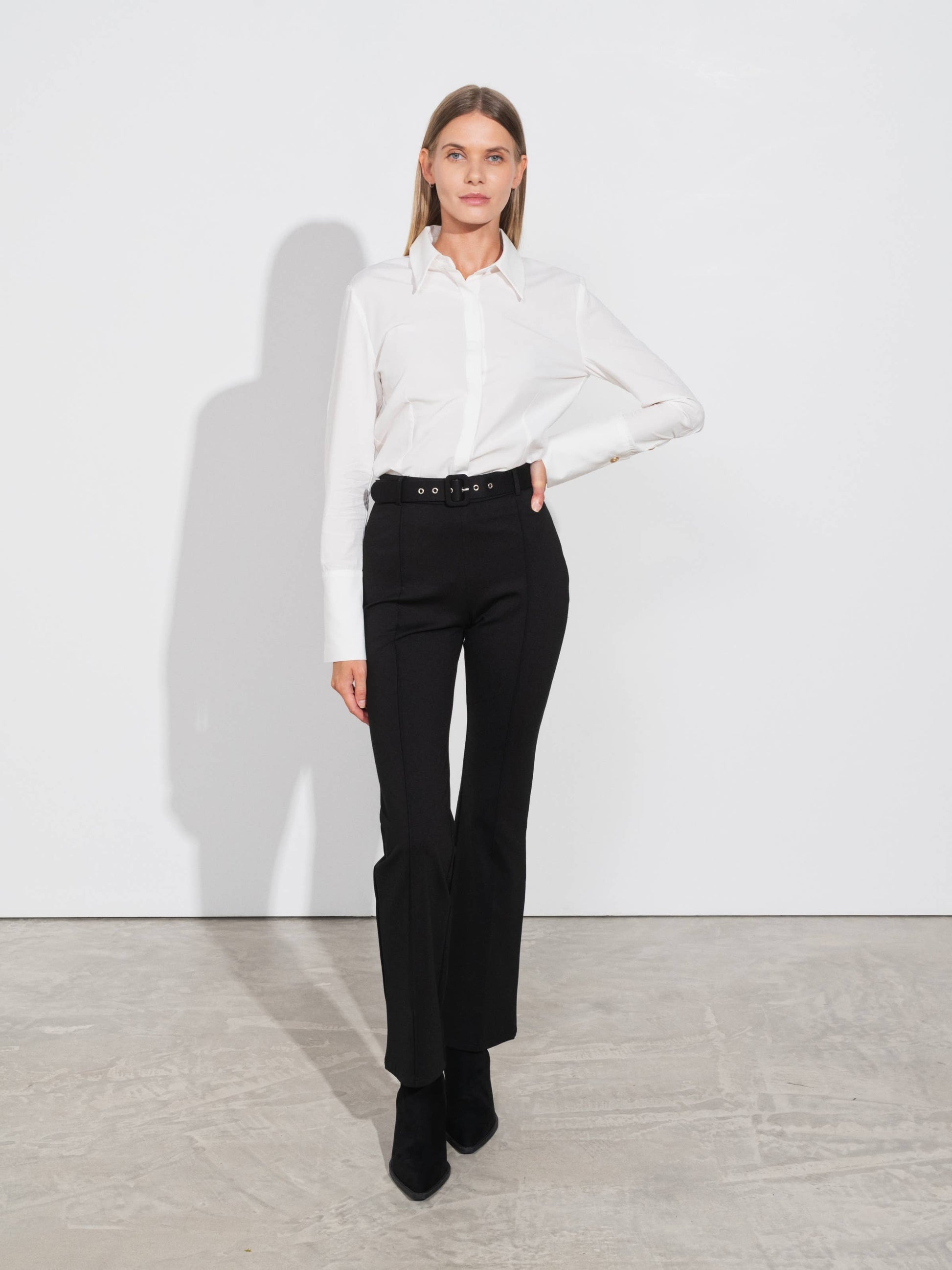 Pantaloni a zampa in nylon e viscosa con cintura