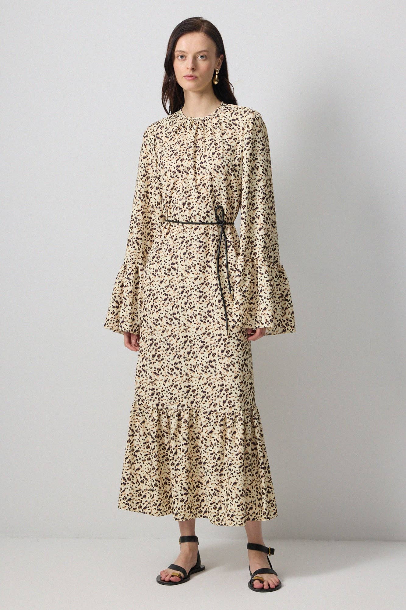 Abito lungo animalier con cintura in ecopelle
