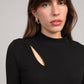 T-shirt Amelle nera a collo alto con cut-out