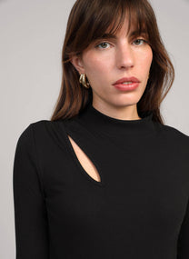 T-shirt Amelle nera a collo alto con cut-out